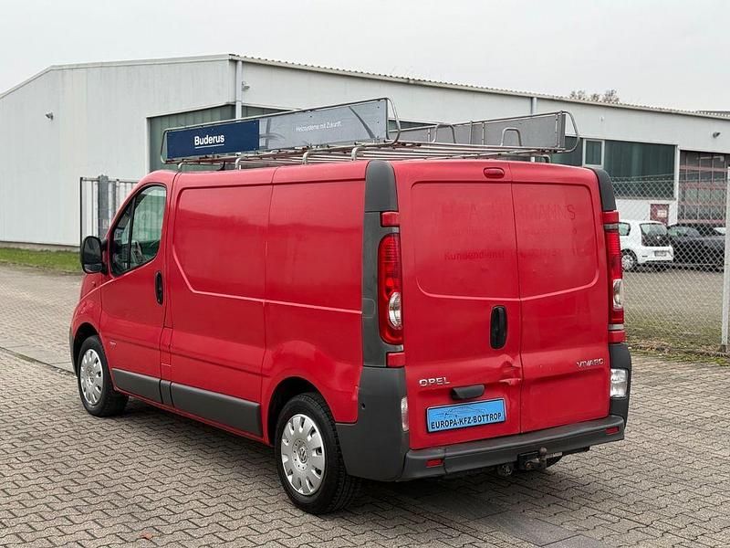 Gebraucht Opel Vivaro 90 PS (66 kW) 2010 Rot Van / Kleinbus