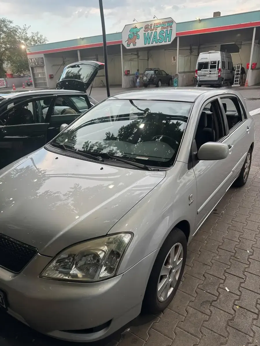Gebraucht Toyota Corolla 110 PS (80 kW) 2003 Silber Limousine