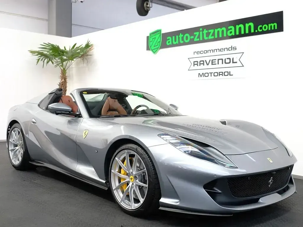 Gebraucht Ferrari 812 795 PS (584 kW) 2024 Grau Cabrio
