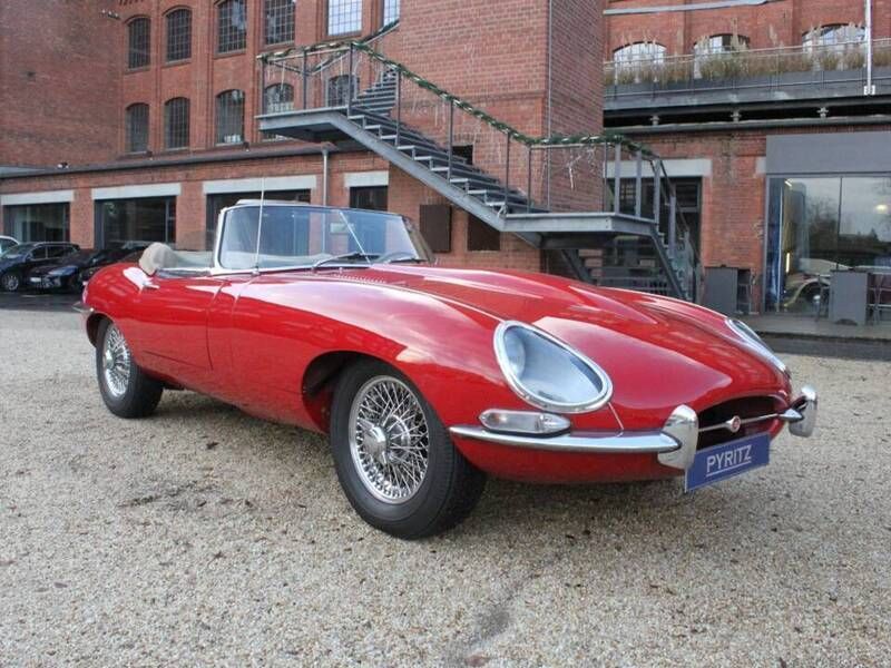 Rot Gebraucht 1966 Jaguar E-Type Cabrio | 89.900 € - Bild 1/4