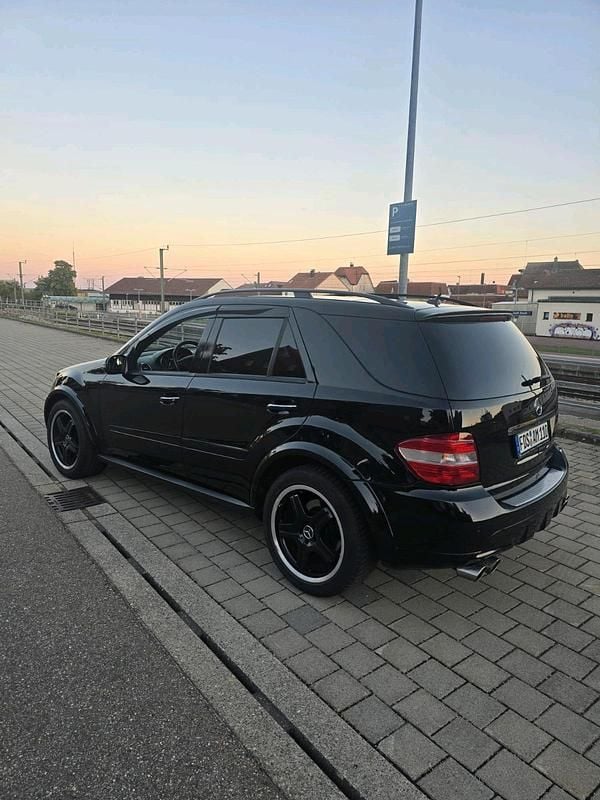 Schwarz Gebraucht 2008 Mercedes ML420 SUV | 6.500 € (Fairer Preis) - Bild 1/4