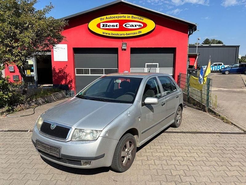 Silber (metallic) Gebraucht 2001 Skoda Fabia Limousine | 1.990 € (Etwas zu teuer) - Bild 1/4
