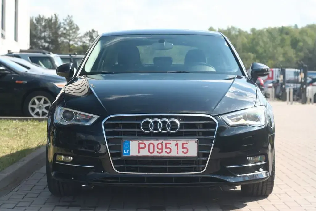 Używany Audi A3 Ambiente 110 KM (80 kW) 2014 Czarny Sedan/Limuzyna