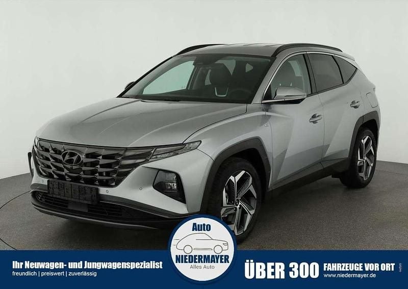 Shimmering silver metallic Neu 2024 Hyundai Tucson Prime SUV | 33.995 € (Superpreis) - Bild 1/4