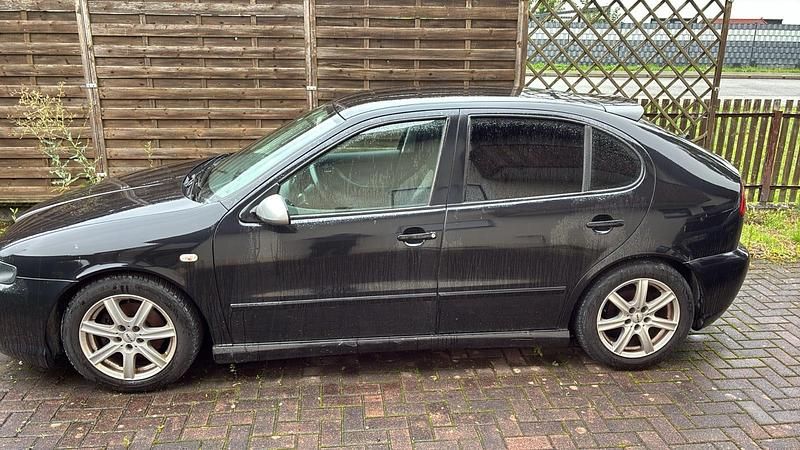 Schwarz Gebraucht 2004 Seat Leon Limousine | 1.800 € (Superpreis) - Bild 1/3