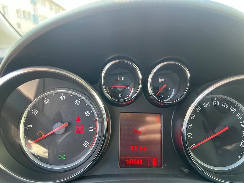 Gebraucht Opel Astra 101 PS (74 kW) 2010 Weiß Kombi