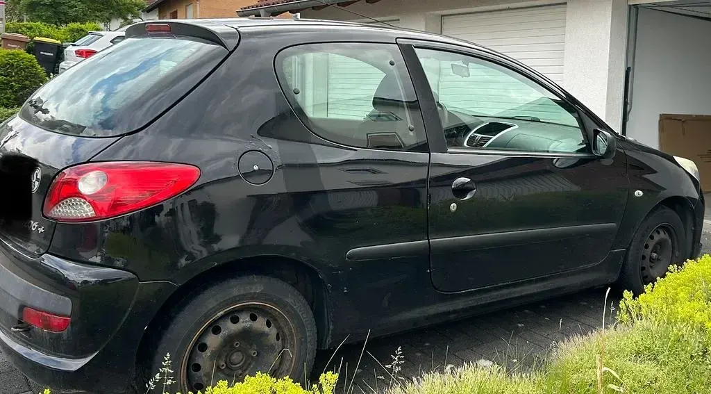 Używany Peugeot 206 75 KM (55 kW) 2009 Czarny Sedan/Limuzyna