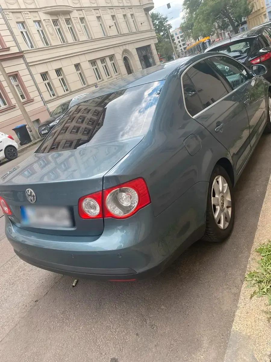 Gebraucht VW Jetta 105 PS (77 kW) 2005 Grau Limousine