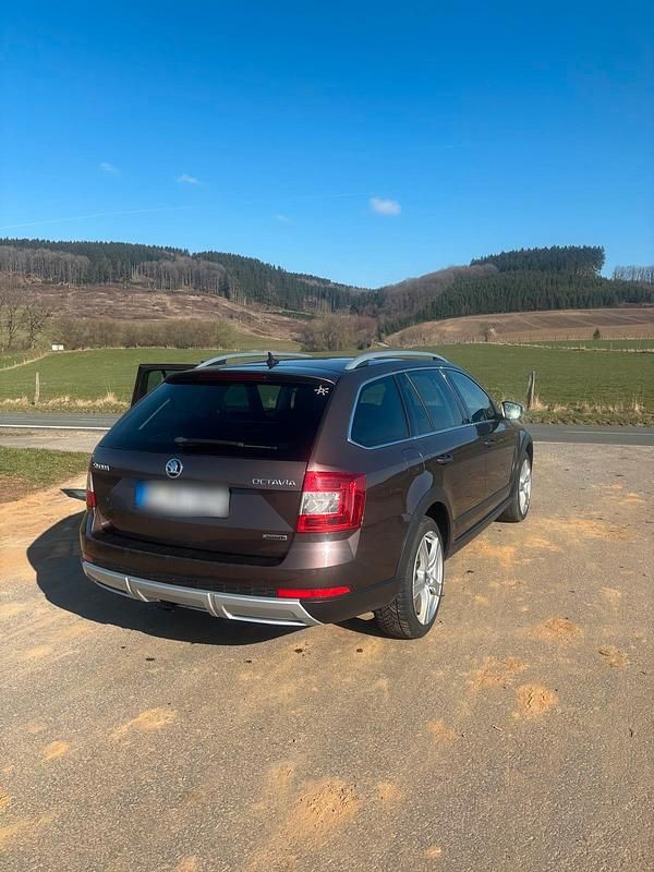 Gebraucht Skoda Octavia Scout 186 PS (136 kW) 2016 Kombi