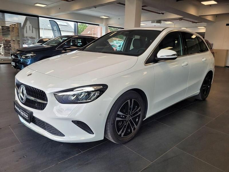 Gebraucht Mercedes B200 Advanced 164 PS (120 kW) 2024 Unilack polarweiß Van / Kleinbus