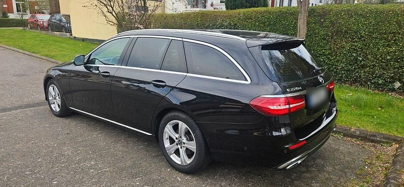 Gebraucht Mercedes E220 194 PS (142 kW) 2017 Schwarz Kombi