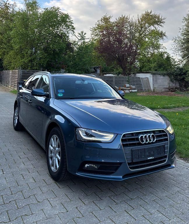 Gebraucht Audi A4 Attraction 150 PS (110 kW) 2015 Blau Kombi
