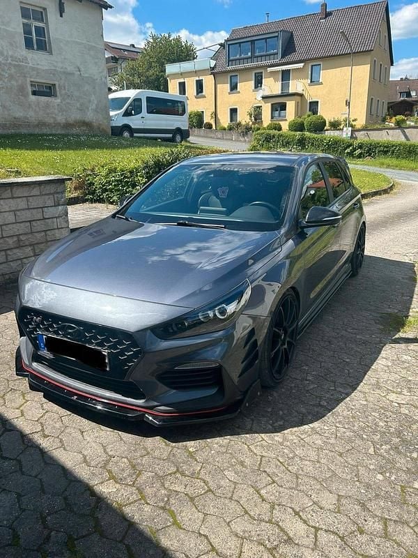 Grau Gebraucht 2019 Hyundai i30 Limousine | 17.500 € (Superpreis) - Bild 1/4