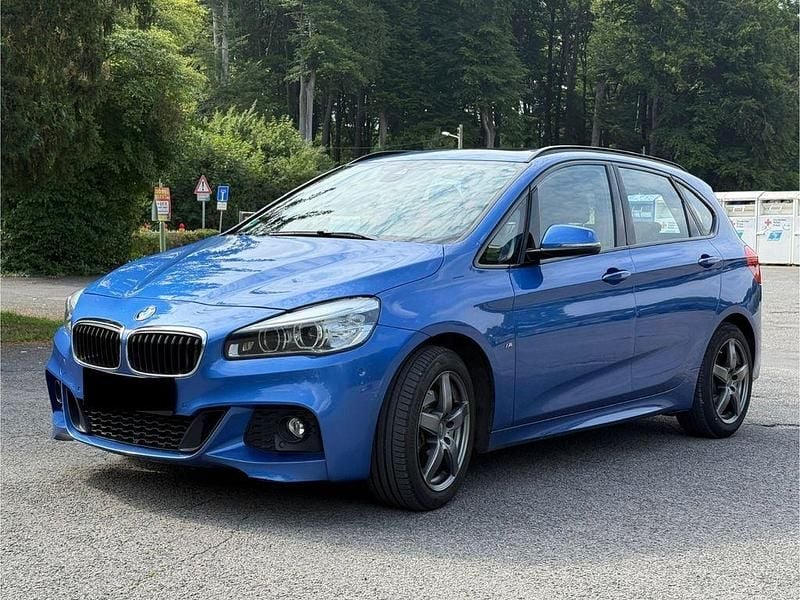 Blau Gebraucht 2017 BMW 220 Active Tourer Performance Van / Kleinbus | 18.100 € (Guter Preis) - Bild 1/4