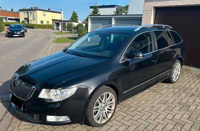 Schwarz Gebraucht 2011 Skoda Superb Kombi | 6.750 € (Guter Preis) - Bild 1/4
