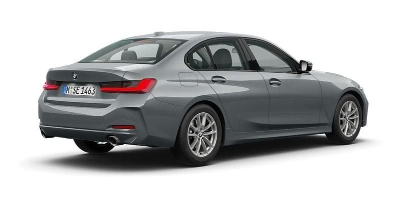 Grau Gebraucht 2024 BMW 320 Comfort Edition Limousine | 33.564 € (Superpreis) - Bild 1/3