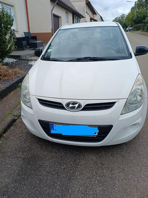 Weiß Gebraucht 2009 Hyundai i20 Classic Limousine | 2.500 € (Superpreis) - Bild 1/3