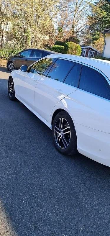 Gebraucht Mercedes E220 194 PS (142 kW) 2020 Weiß Kombi