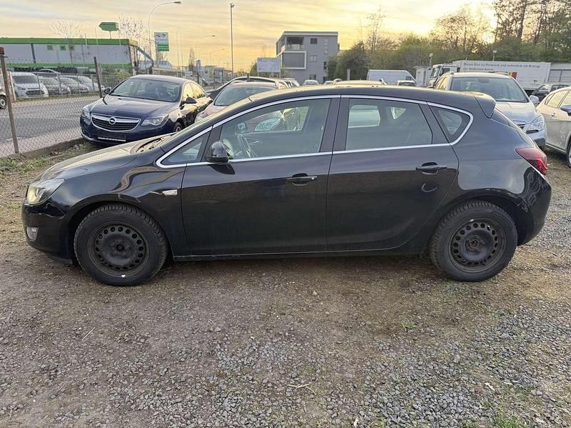 Gebraucht Opel Astra Sport 125 PS (91 kW) 2010 Saphirschwarz mineraleffekt Kleinwagen