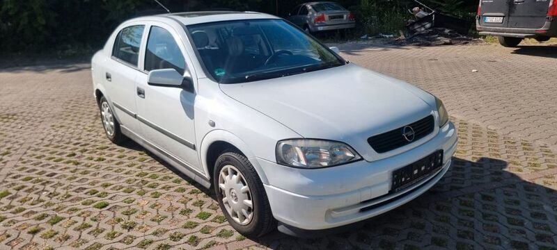 Weiß Gebraucht 2001 Opel Astra Limousine | 650 € (Guter Preis) - Bild 1/4
