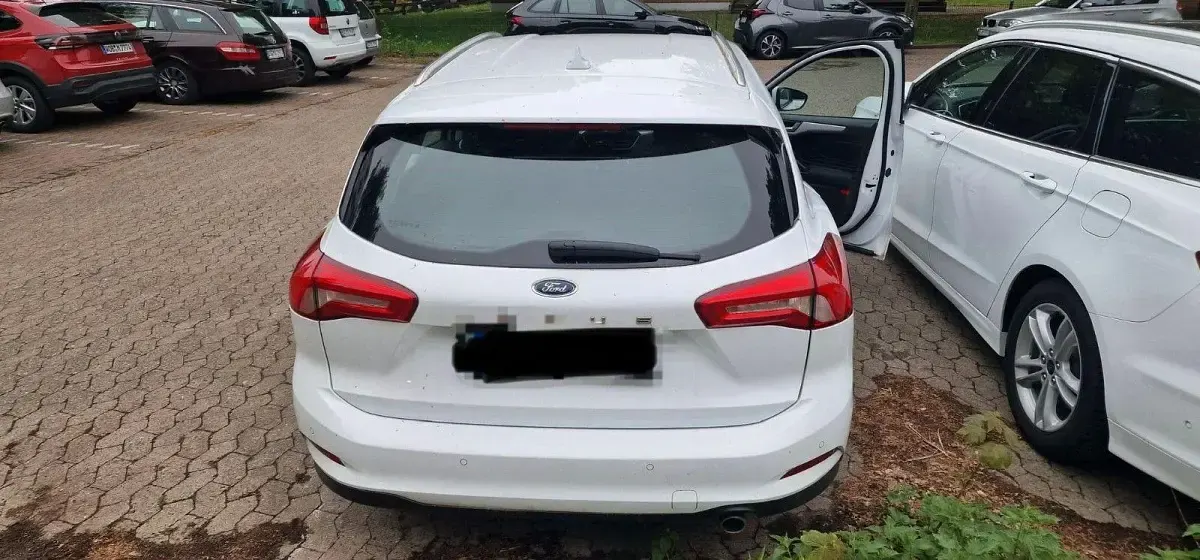 Używany Ford Focus Cool & Connect 120 KM (88 kW) 2019 Biały Sedan/Limuzyna