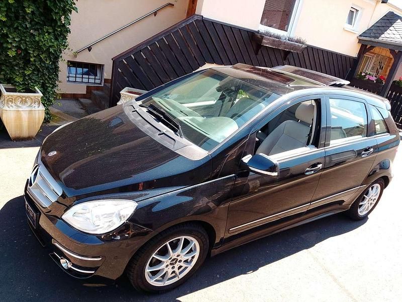 Schwarz Gebraucht 2009 Mercedes B200 Van / Kleinbus | 4.500 € (Fairer Preis) - Bild 1/4