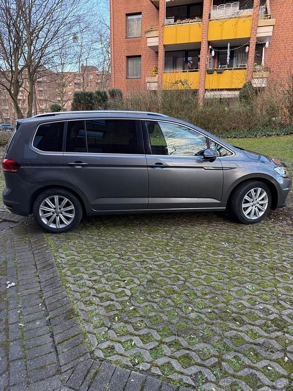 Gebraucht VW Touran Highline 150 PS (110 kW) 2016 Grau Van / Kleinbus
