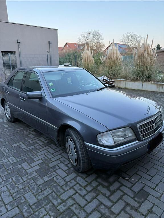 Silber Gebraucht 1995 Mercedes C180 Elegance Limousine | 3.500 € - Bild 1/3