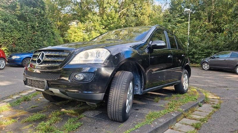 Schwarz Gebraucht 2007 Mercedes 320 SUV | 6.500 € (Fairer Preis) - Bild 1/4