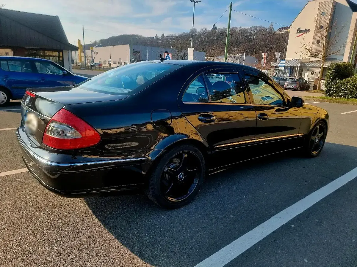 Gebraucht Mercedes E200 Avantgarde 136 PS (100 kW) 2007 Schwarz Limousine