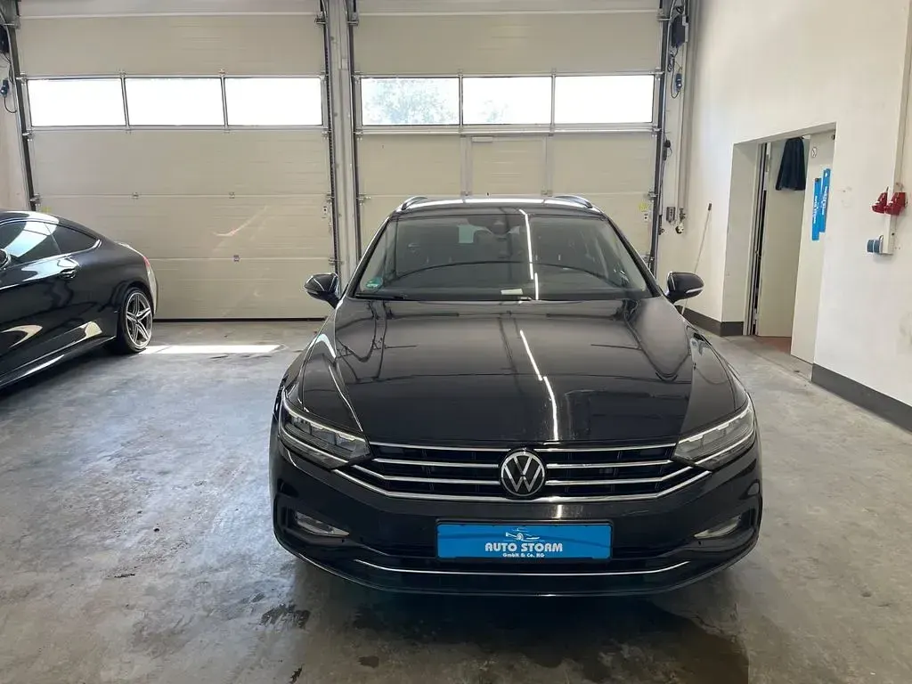 Gebraucht VW Passat Business 150 PS (110 kW) 2023 Deep black perleffekt Kombi