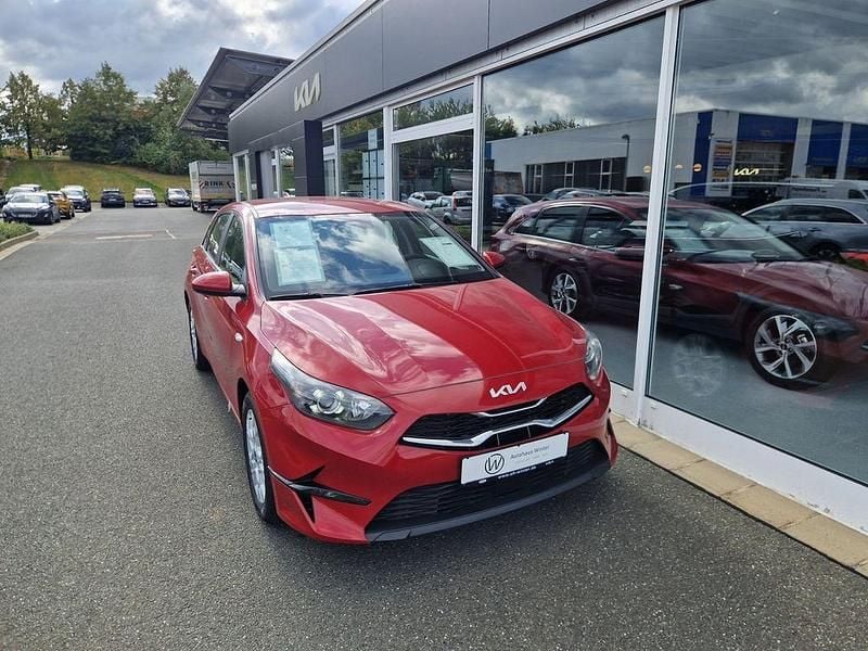 Neu Kia Ceed Vision 140 PS (102 kW) 2025 Rot Kleinwagen