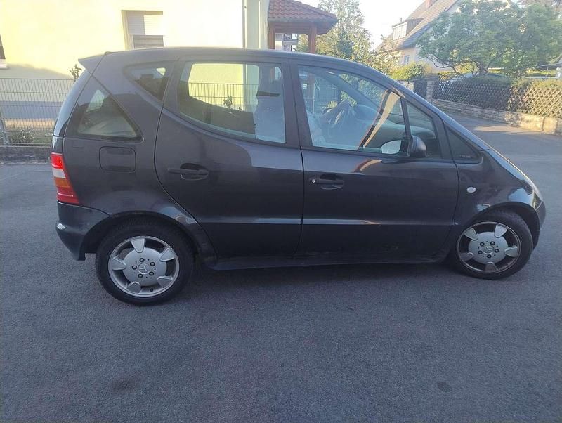 Grau Gebraucht 1998 Mercedes A160 Classic Limousine | 650 € (Superpreis) - Bild 1/4