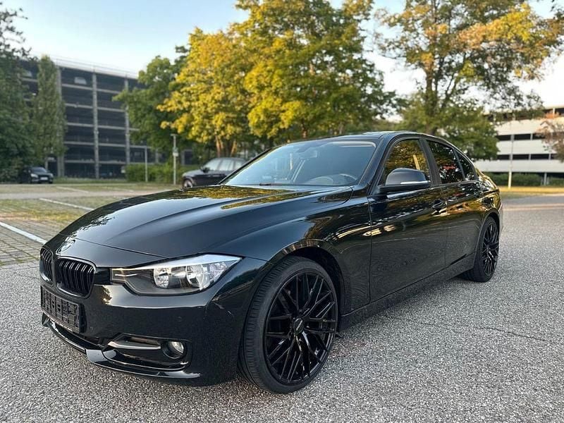 Schwarz Gebraucht 2012 BMW 318 Sport Line Limousine | 8.499 € (Fairer Preis) - Bild 1/4