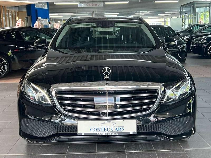 Gebraucht Mercedes E300 306 PS (225 kW) 2019 Ung. schwarz  unilack Kombi