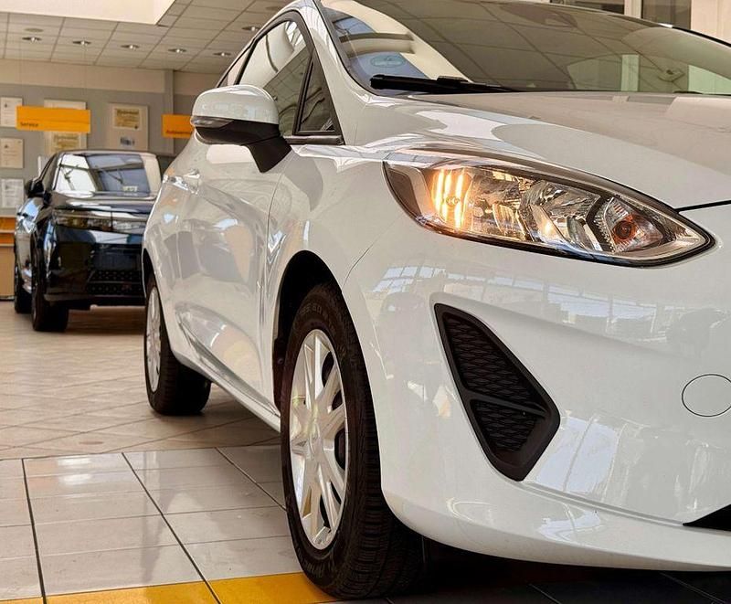 Gebraucht Ford Fiesta Trend 71 PS (52 kW) 2017 Weiß Kleinwagen