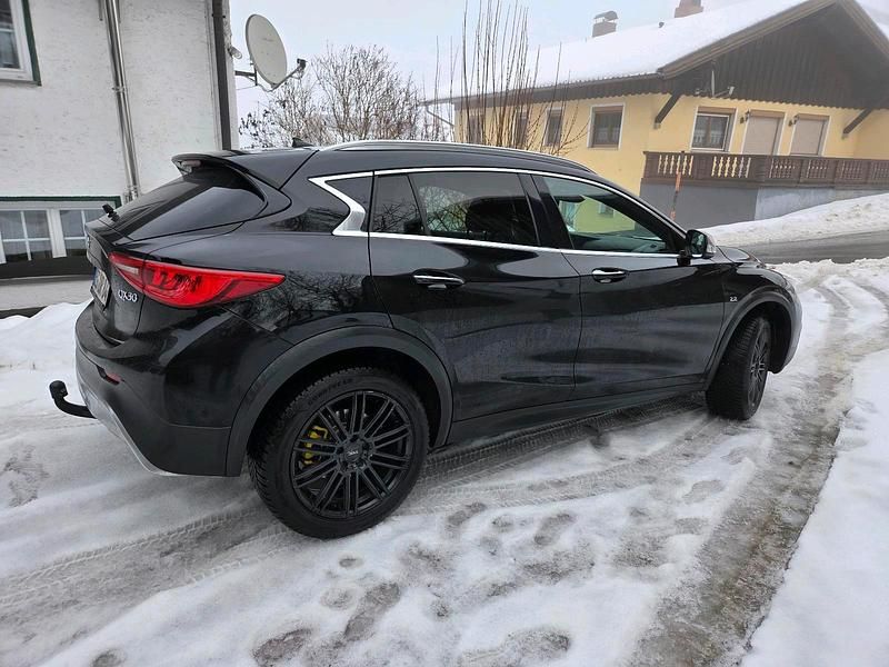 Gebraucht Infiniti QX30 170 PS (125 kW) 2016 Schwarz SUV