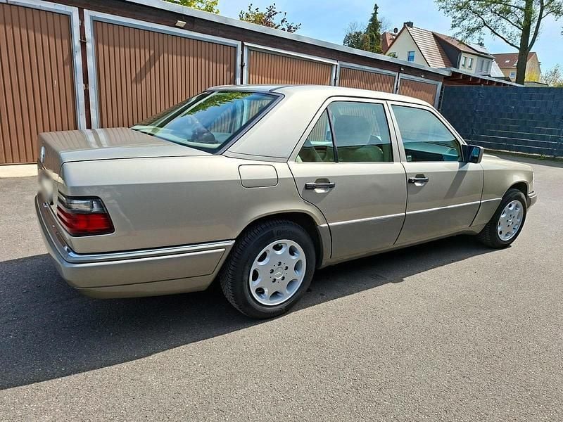 Usata Mercedes E280 193 CV (141 kW) 1993 Beige Berlina