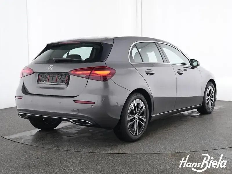 Gebraucht Mercedes A180 Progressive 136 PS (100 kW) 2025 Mountaingrau Limousine