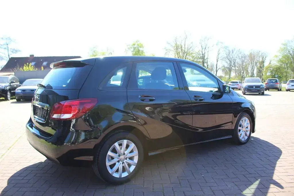 Gebraucht Mercedes B200 136 PS (100 kW) 2018 Schwarz Kleinwagen