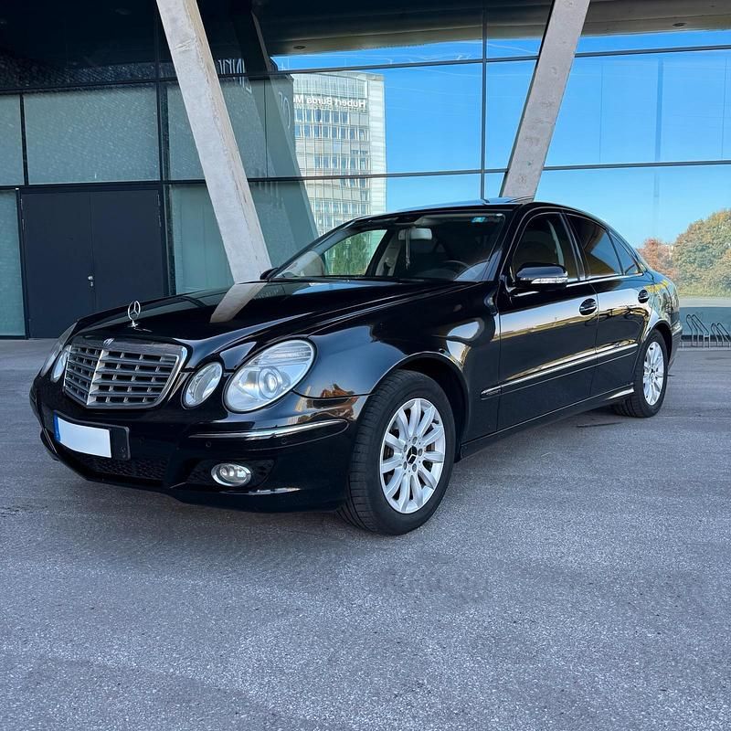 Schwarz Gebraucht 2006 Mercedes E320 Elegance Limousine | 5.699 € (Fairer Preis) - Bild 1/4