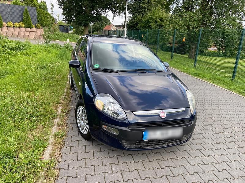 Blau Gebraucht 2011 Fiat Punto Kleinwagen | 2.700 € (Etwas zu teuer) - Bild 1/4