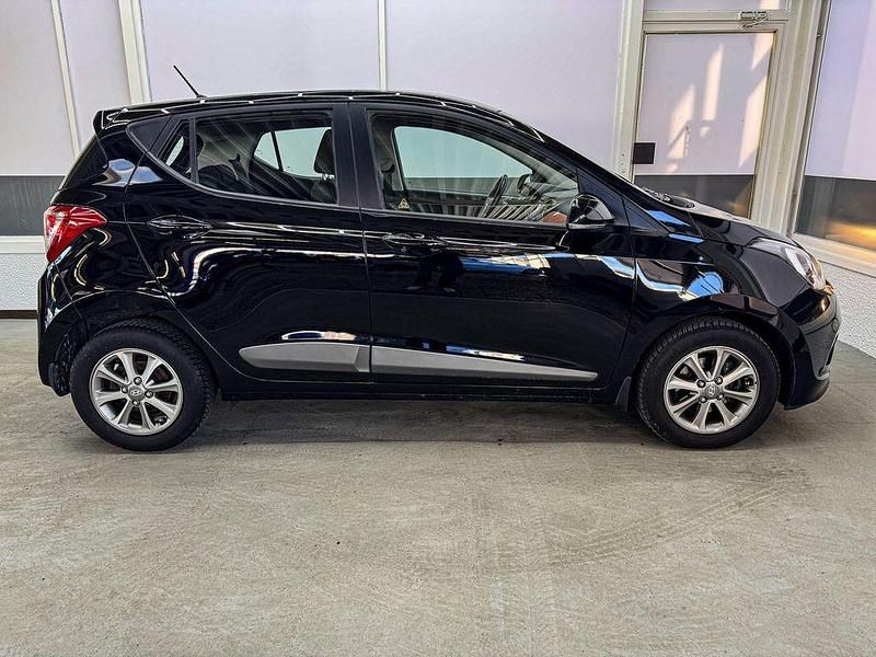 Gebraucht Hyundai i10 Style 87 PS (63 kW) 2016 Schwarz Kleinwagen