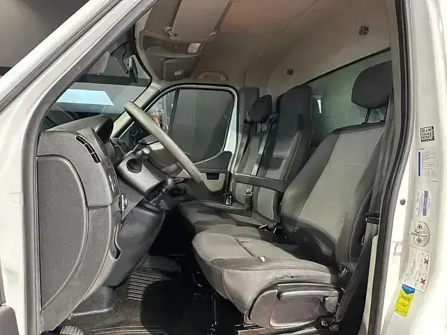Second-hand Renault Master 131 CP (96 kW) 2018 Alb Van