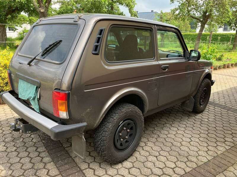 Braun Gebraucht 2021 Lada niva SUV | 14.501 € (Fairer Preis) - Bild 1/4