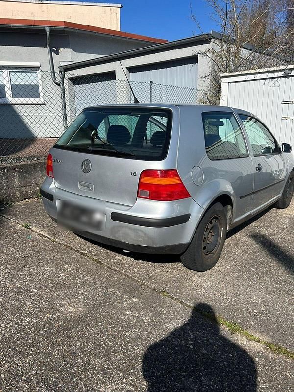 Gebraucht VW Golf IV 105 PS (77 kW) 2001 Silber Kleinwagen