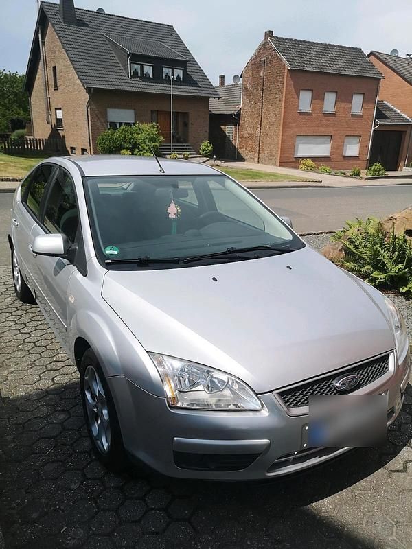 Second-hand Ford Focus 80 CP (58 kW) 2007 Argintiu Hatchback