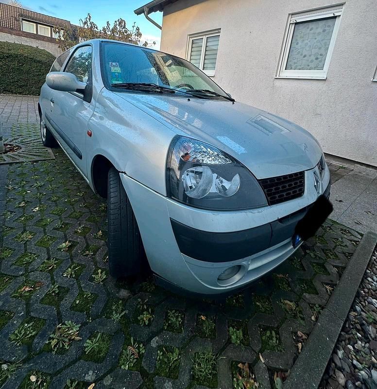 Silber Gebraucht 2002 Renault Clio II Kleinwagen | 500 € (Fairer Preis) - Bild 1/4