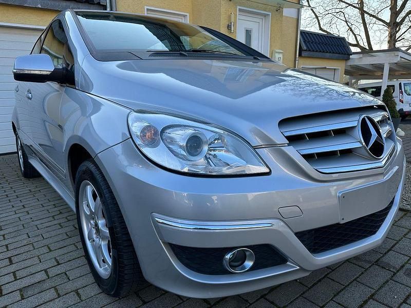 Gebraucht Mercedes B150 95 PS (69 kW) 2009 Silber Van / Kleinbus