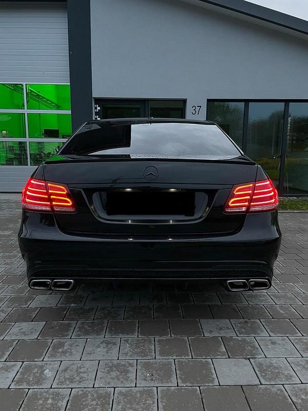 Gebraucht Mercedes E63S AMG AMG 232 PS (170 kW) 2010 Schwarz Limousine
